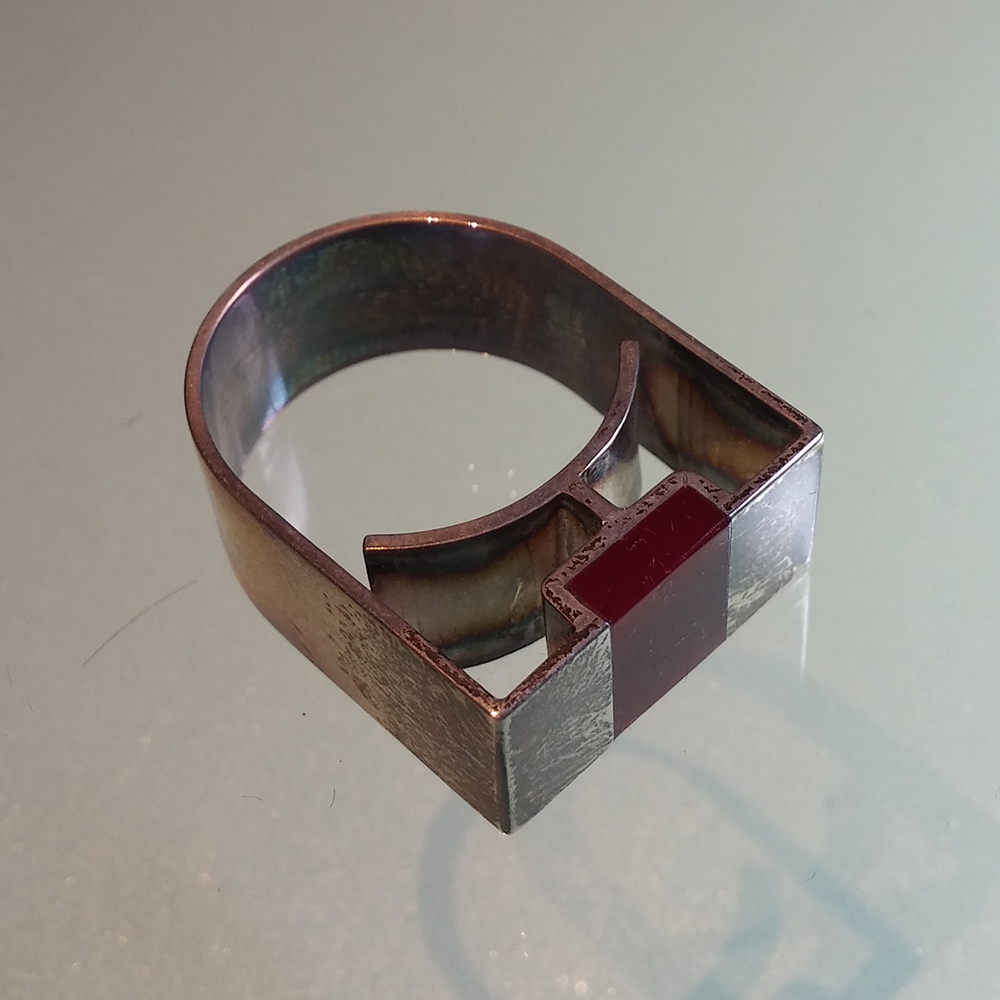 Featured image for “Ring zegel donker rood”