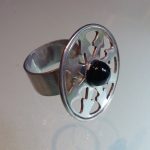 Ring bloem open zwart gert-engels-19380